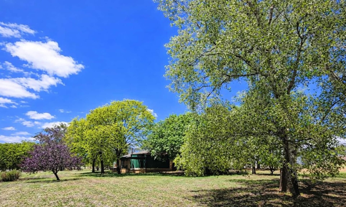 Gulgong House | Bindi Leigh Gulgong Farmhouse: Breathtaking Views & Country Charm