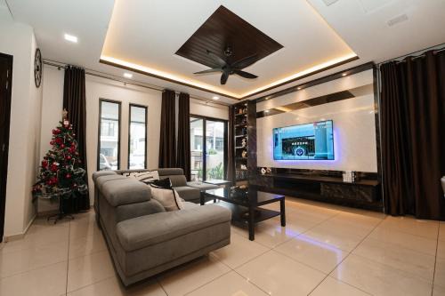 Central Seberang Perai Villa | BMFunVilla 5B5BR 15PaxStayMahjong&Foosball