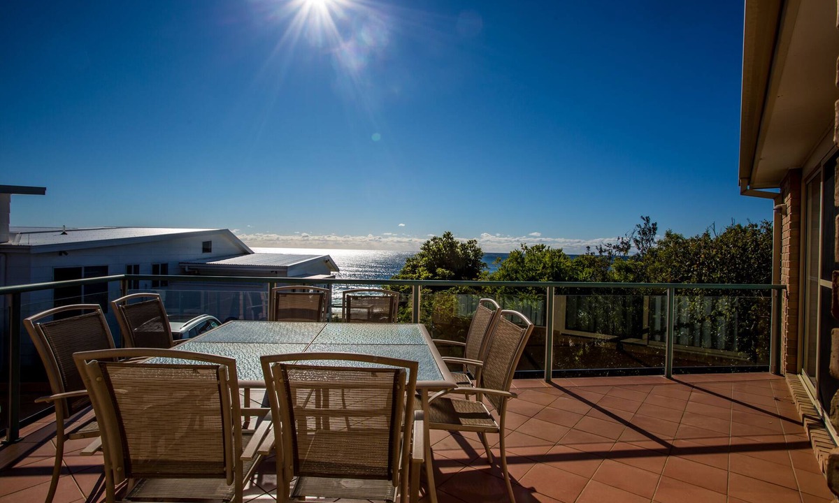 Mollymook Beach House | Book for this winter - 25% off - EARLY WINTER SAVINGS! Golf; weddings; wineries