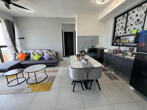George Town Apartment | Bright & airy 3BR homestay comfort penang Netflix