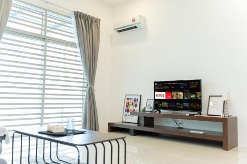 Kampung Jawi Sempit House | Bright & Airy Double-Storey Retreat 4BR