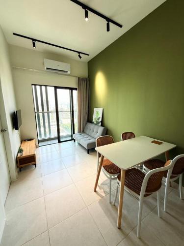 Bandar Menjalara Apartment | Bright Cozy Home & Welcoming Stay WI-FI VIM3 at Manjalara