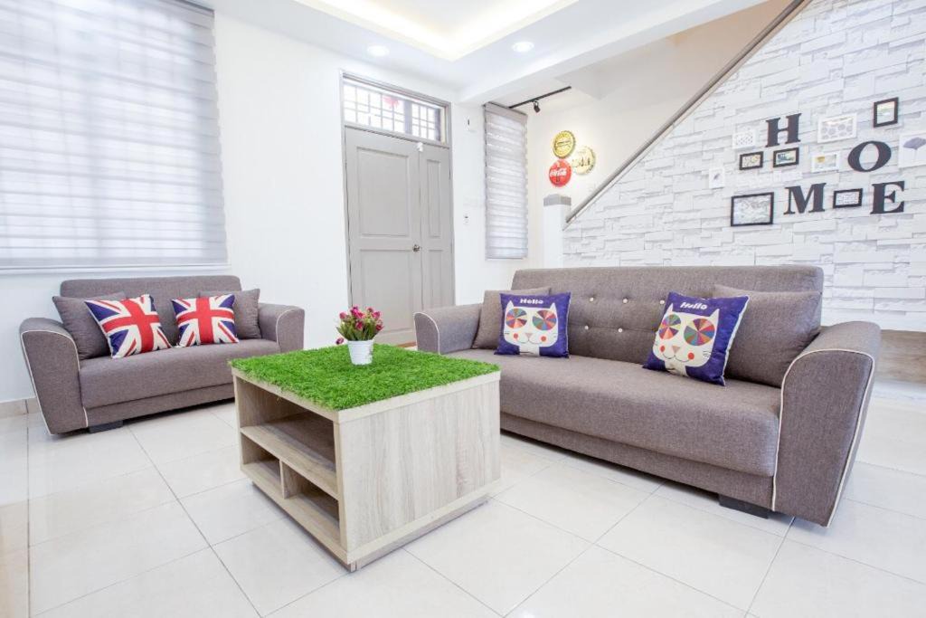 Bukit Indah House | Bukit Indah 8-16 Pax 5Min to Aeon Mall