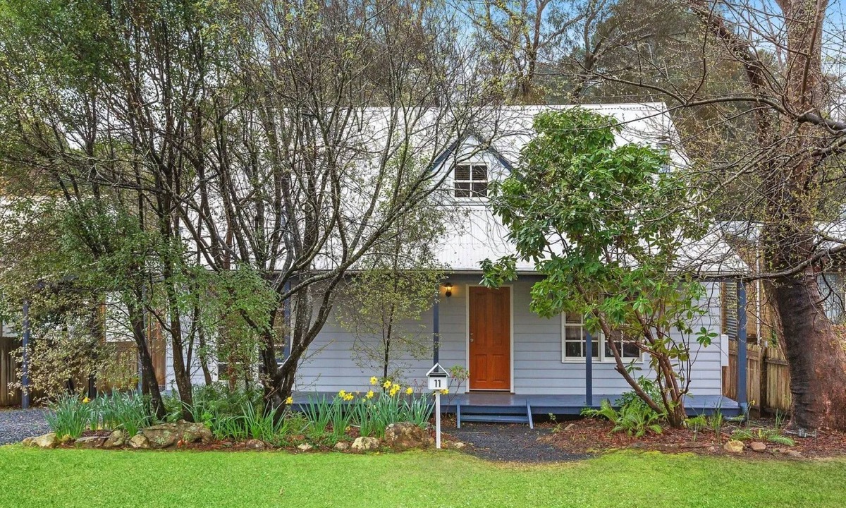 Katoomba House | Bunyip Cottage Escape to Bunyip Cottage - Your Cozy Blue Mountains Getaway