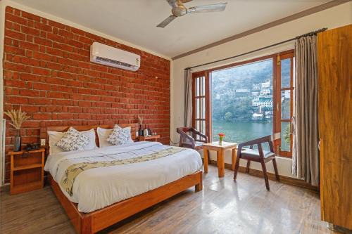 Bhimtal Hotel | By the Lakeside