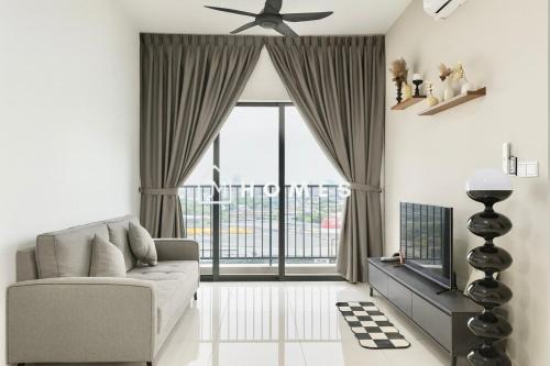 Kampung Bukit Dukong Apartment | C180 Trader Park Vintage Balcony Family Suite #19
