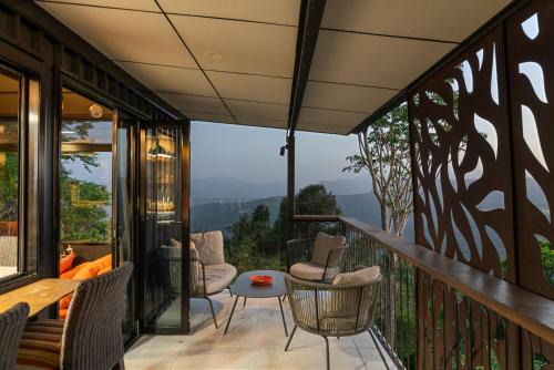 Beechmont House | Cabane Treehouse Retreat with Mountain Views