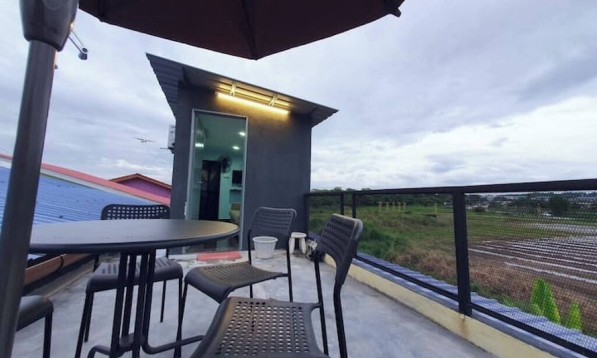Subang Apartment | Cabin stay with great sunrise and plane spotting