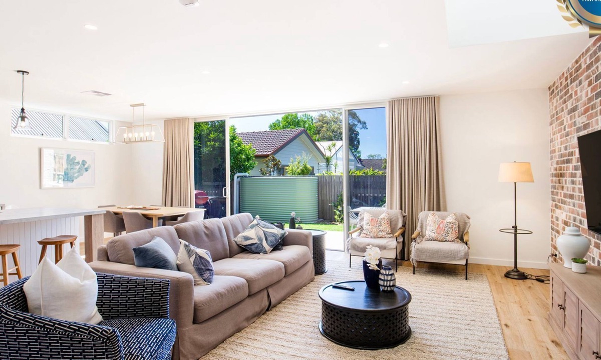 Berry House | Camellia - Pet Friendly - 3 Min Walk to Centre of Berry