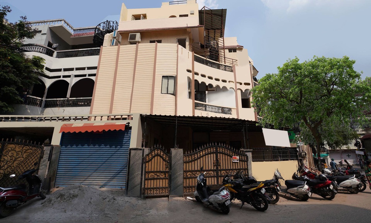 Ameerpet Hotel | CAPITAL O 15141 Townvilla Guest House