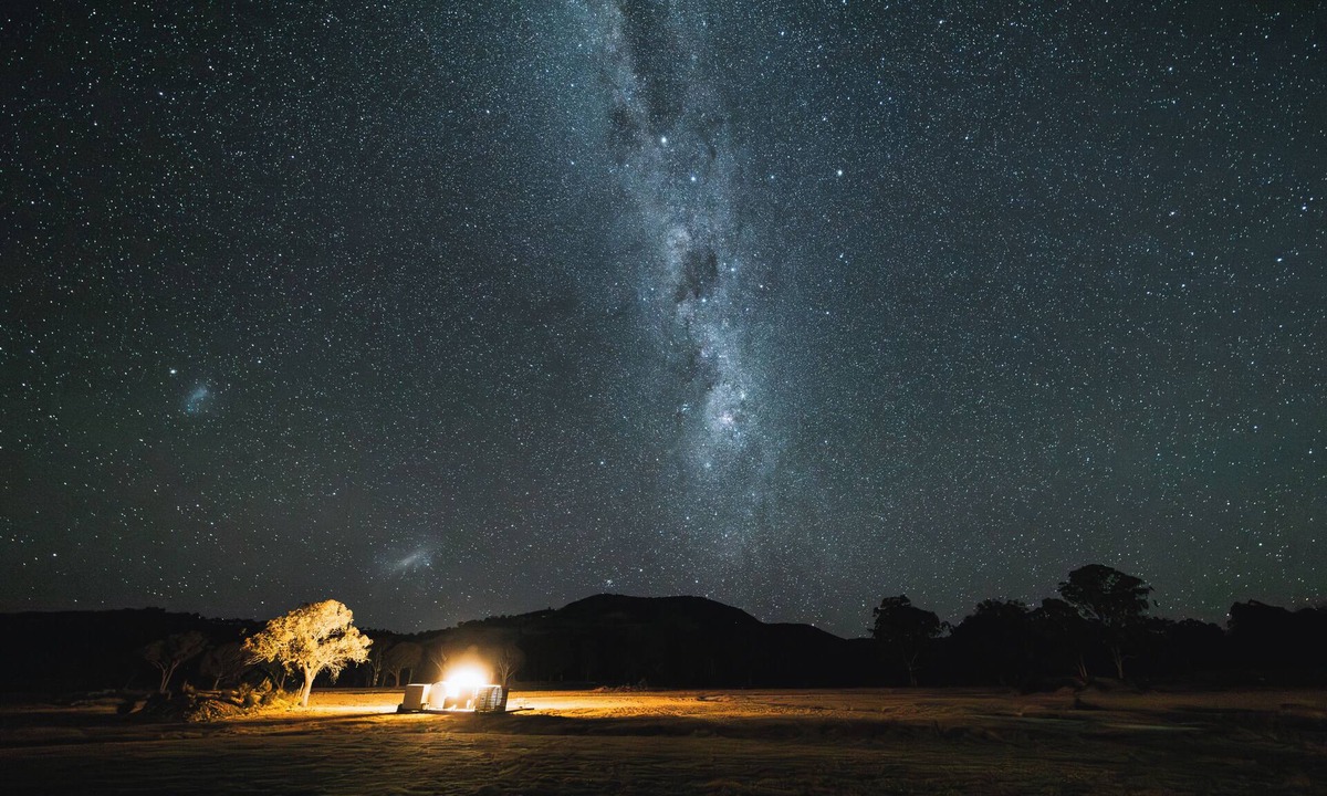 Tenterfield RV Rental | Captain Moonlite Bubbletent with Vintage Outdoor Bath