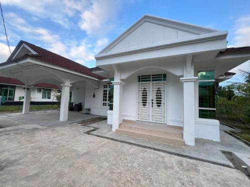 Kampung Sungai Petai House | Casa De Harmoni