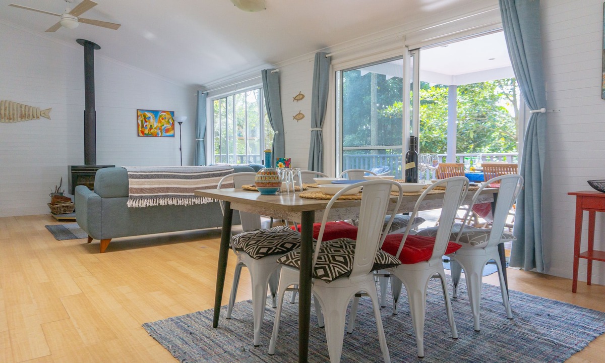 Macmasters Beach House | Castaway Beach House | Top beach location | Pet friendly
