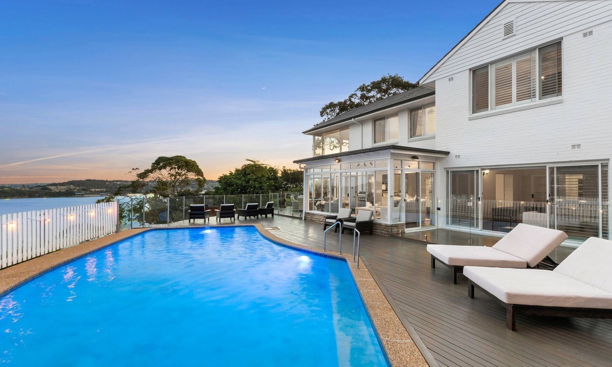 Clontarf House | CASTLE ROCK VILLA- Exemplary family abode overlooking Sydney Harbour