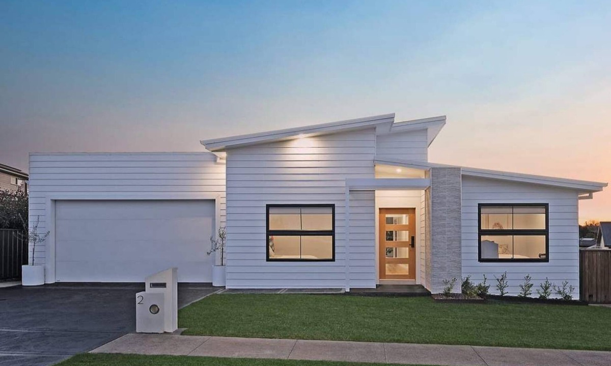Calare House | Cedar Retreat - Modern 4 Bedroom Home with Firepit