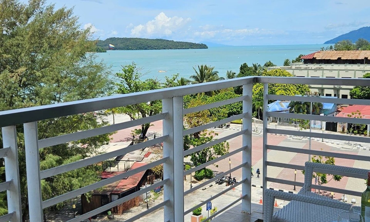 Lubok Buaya Hotel | Cenang Plaza Beach Hotel