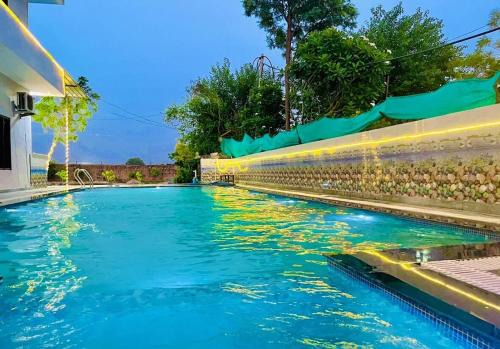 Taoru Villa | Chandna Farm 4BHK with spacious pool