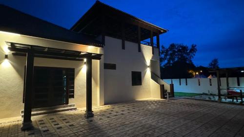 Kampung Gok Kapur Villa | Charis Tanjong Jara Villa Emerald