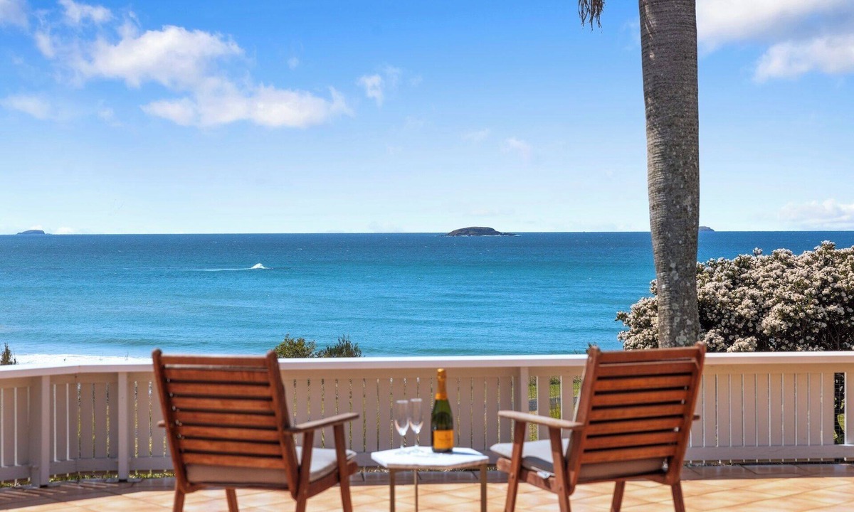 Coffs Harbour Apartment | Charlesworth 15 - Sleeps 15, Beachfront Reserve, Pet Friendly, Amazing Views