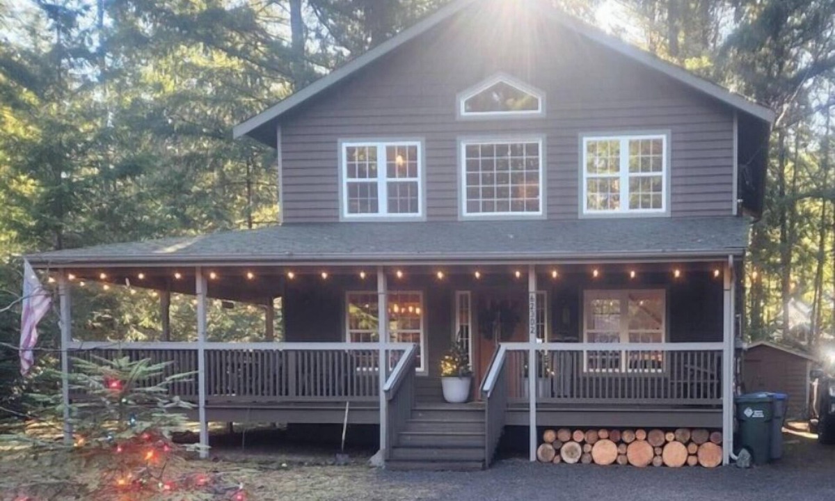 Enumclaw Cabin | Charming Cabin Getaway Near Hiking Trails & Ski Slopes