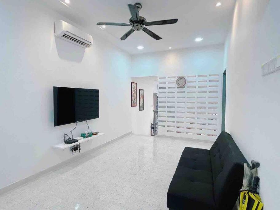 Cheras House | Cheerful 27 Home with BBQ grill