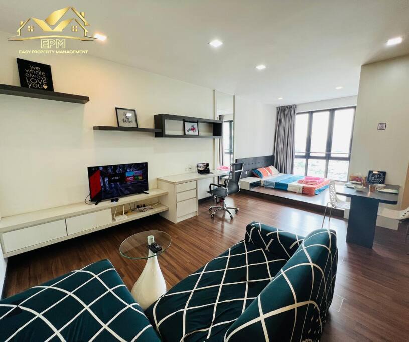 Seri Kembangan Apartment | Cheras Cozy Studio House with Free WIFI , Netflix.