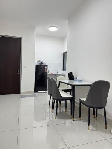 Kampung Bukit Dukong Apartment | Cheras Trader Garden 3 bedroom by JR