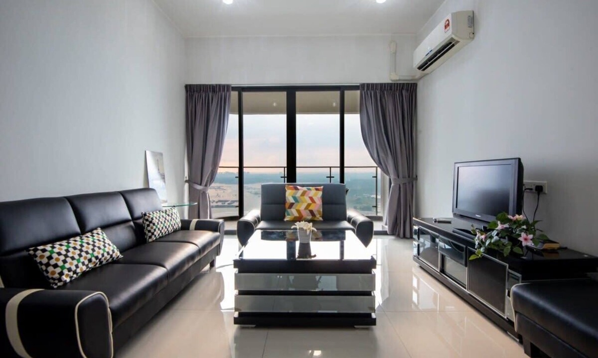 Central District Apartment | Chic 3BR in Danga Bay with Water Views & Parking