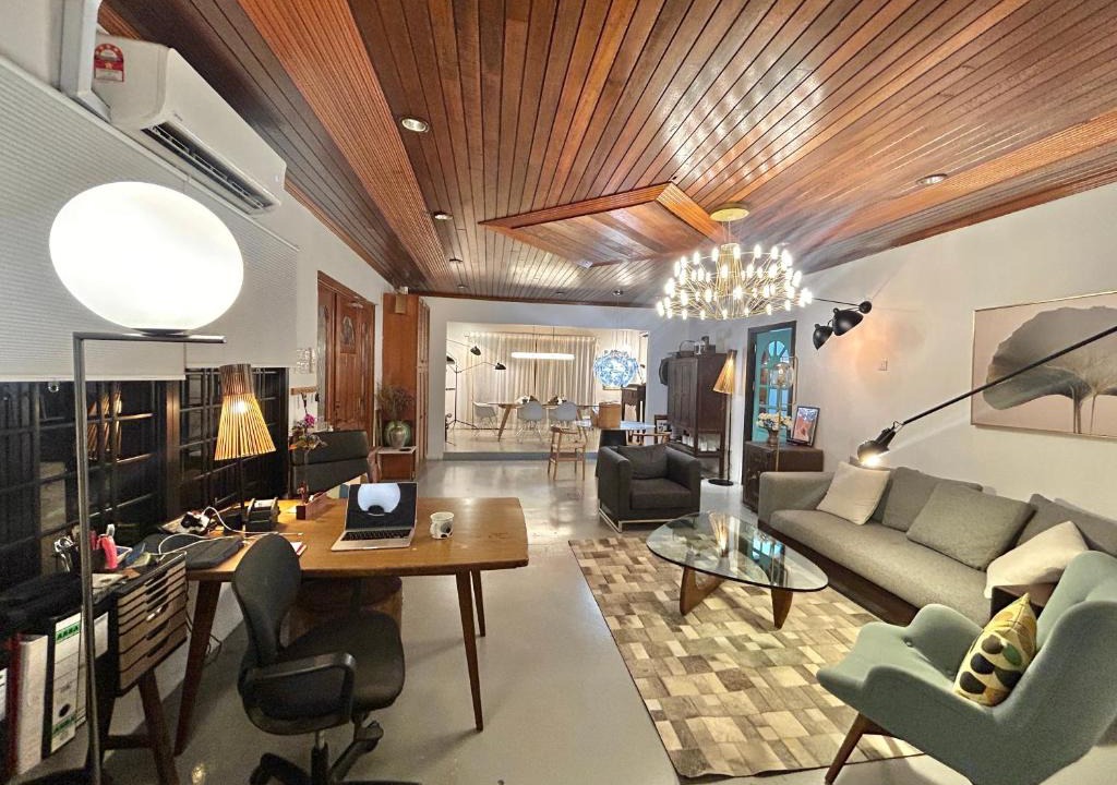 Tunku Apartment | Chic Designer 3 Rooms Shared Bungalow near LRT SS1 PJ