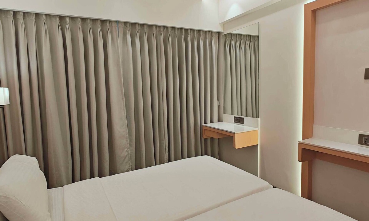 Kopar Khairane Hotel | CIESTA SERENE