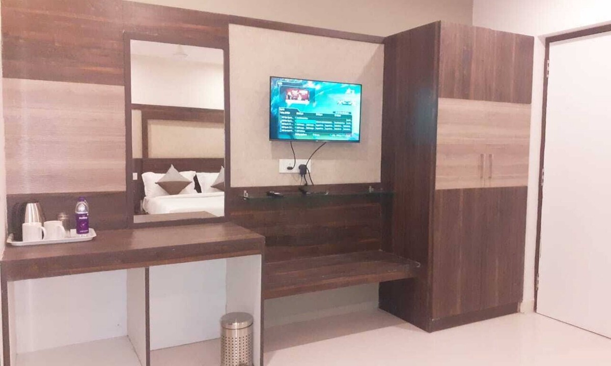Manapakkam Hotel | Citi Luxe Hotel