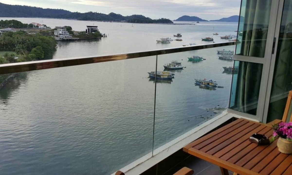 Downtown Kota Kinabalu Apartment | City Sunset Seaview 4 Bedroom Condo
