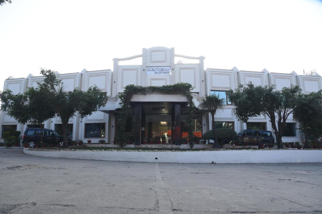 Baddi Hotel | Clarks Inn Express Baddi