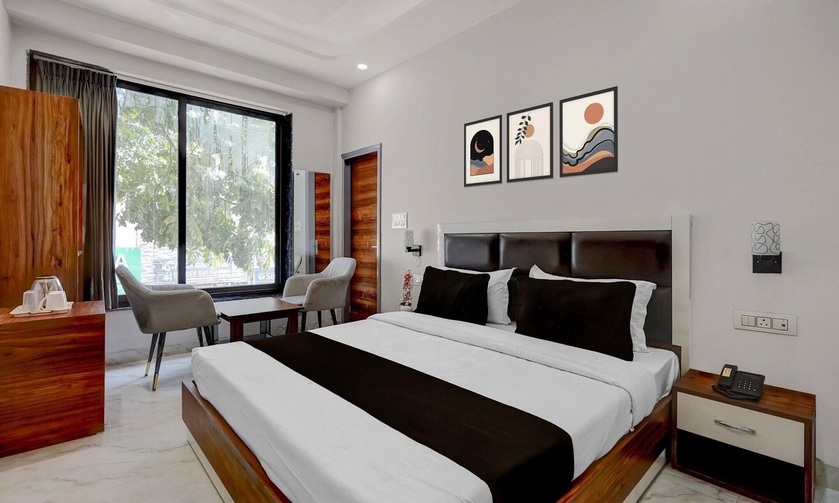 Kharar House | Classic Hotel Kamboj