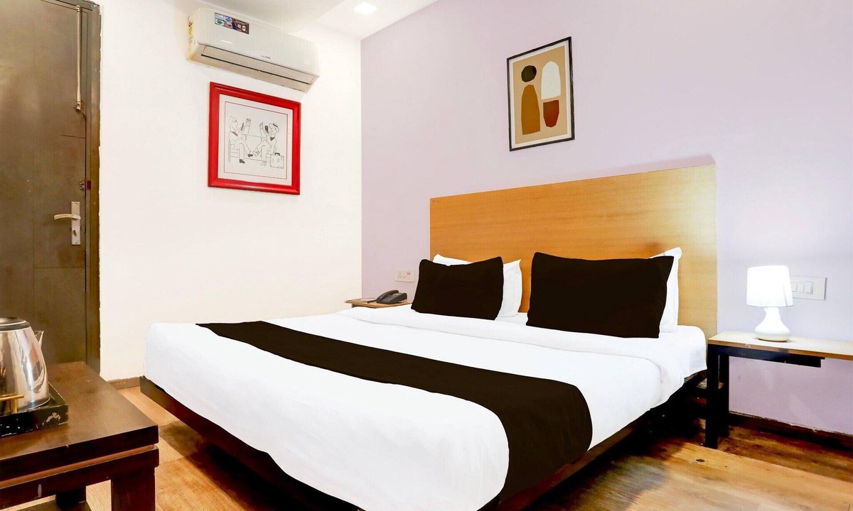 Rohini House | Classic with Balcony Rohini Sector 24