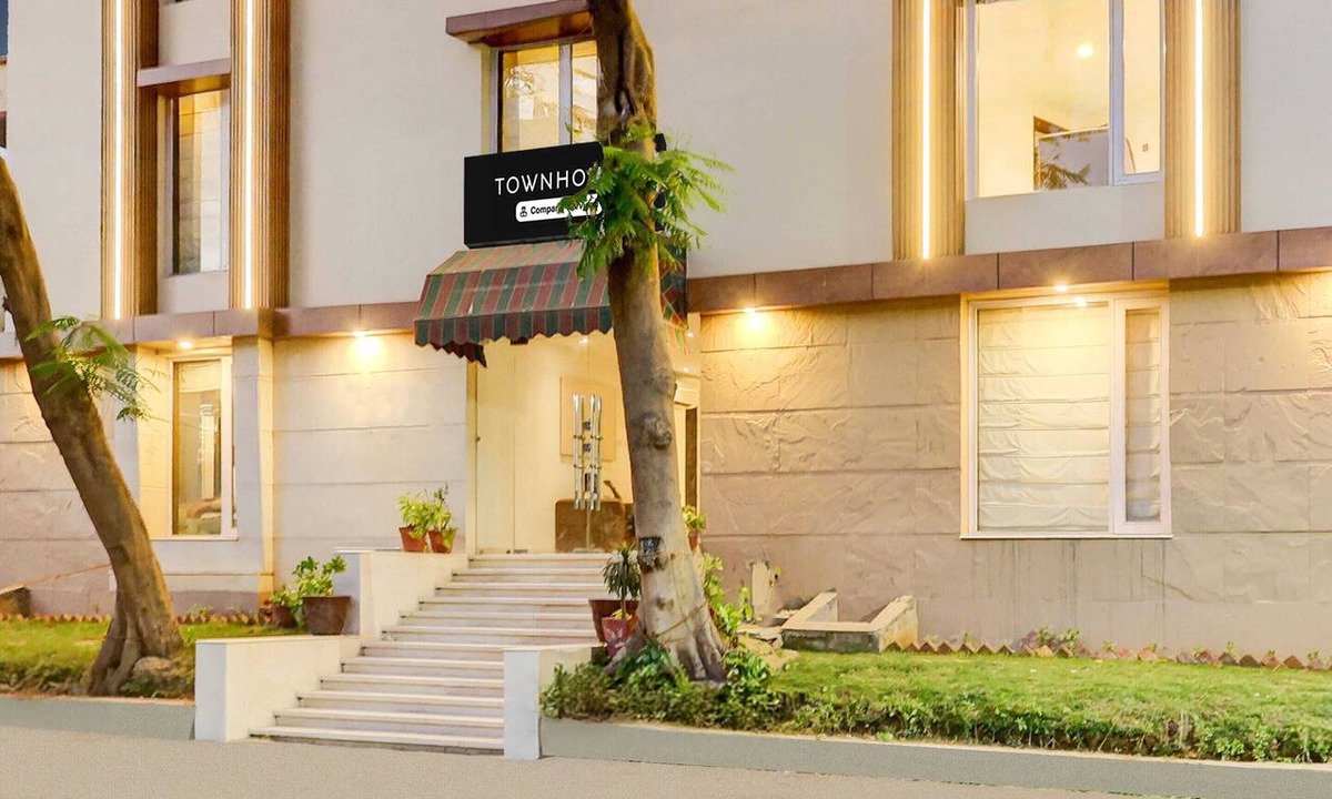 DLF Phase 3 House | Classic With Twin Bed Townhouse T Block