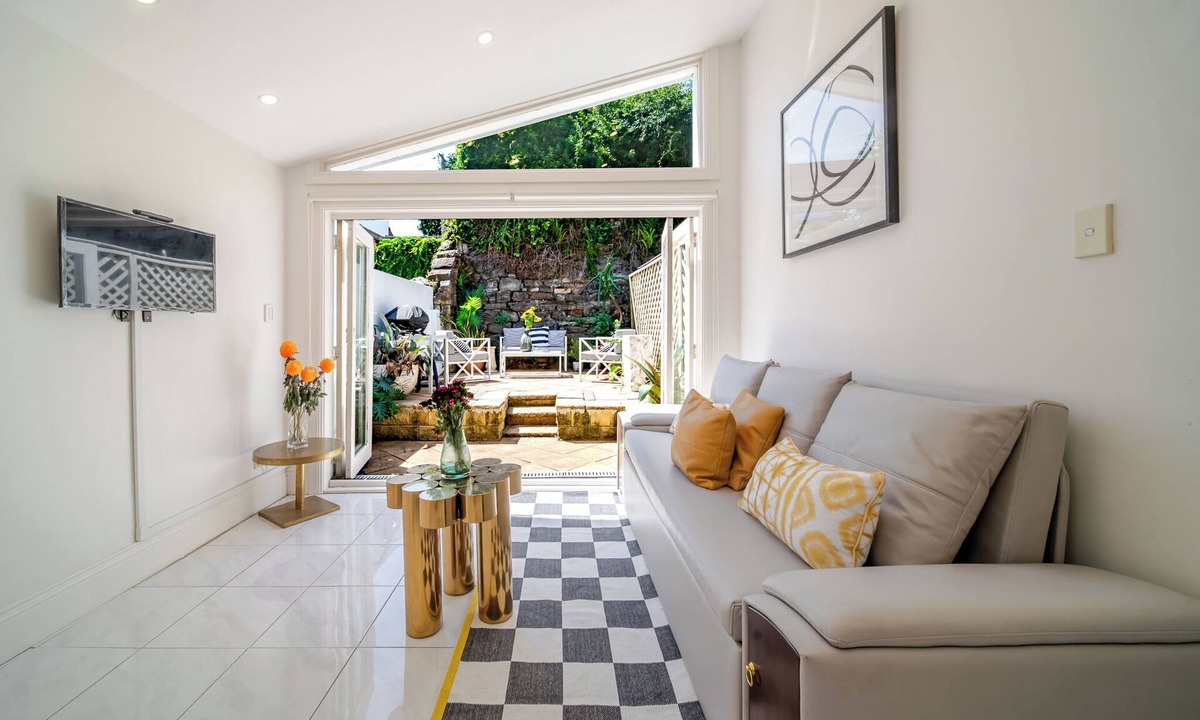 Paddington House | Classy. 2BR. Well furnished. Outdoor Area.