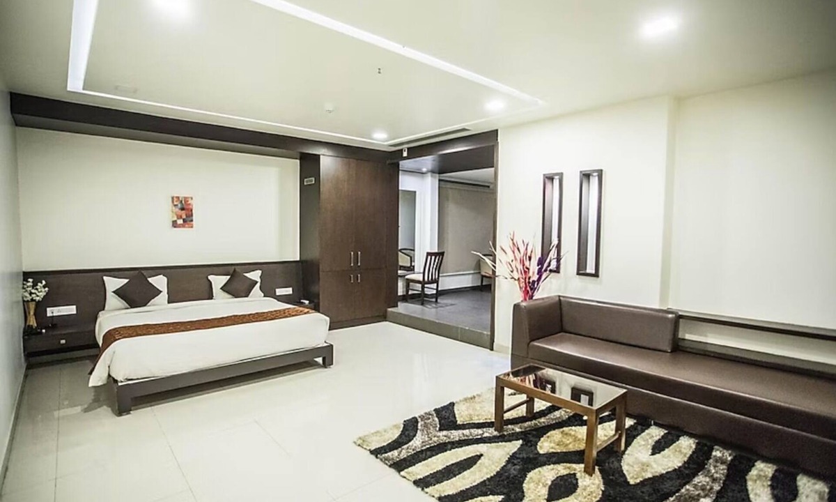 Anekal Hotel | Clover A Rivido Hotel Jigani