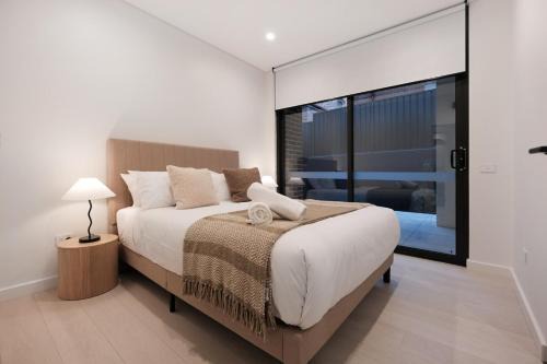 Burwood Apartment | 'CoCo' 2-BR Apt in the heart of Burwood with free parking