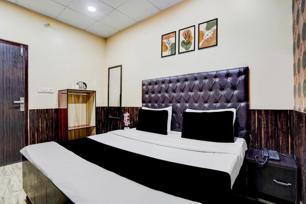 Jalandhar Hotel | Collection O by OYO Burlton Park Jalandhar Formerly Hotel R1 Inn