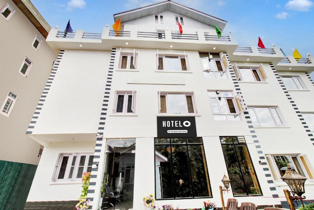 Srinagar Hotel | Collection O Dal Lake