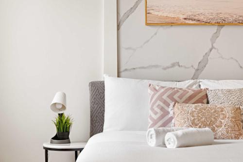 Padstow House | Comfortable & Affordable Stay in Padstow - Queen Room Retreat - Shared Bathroom