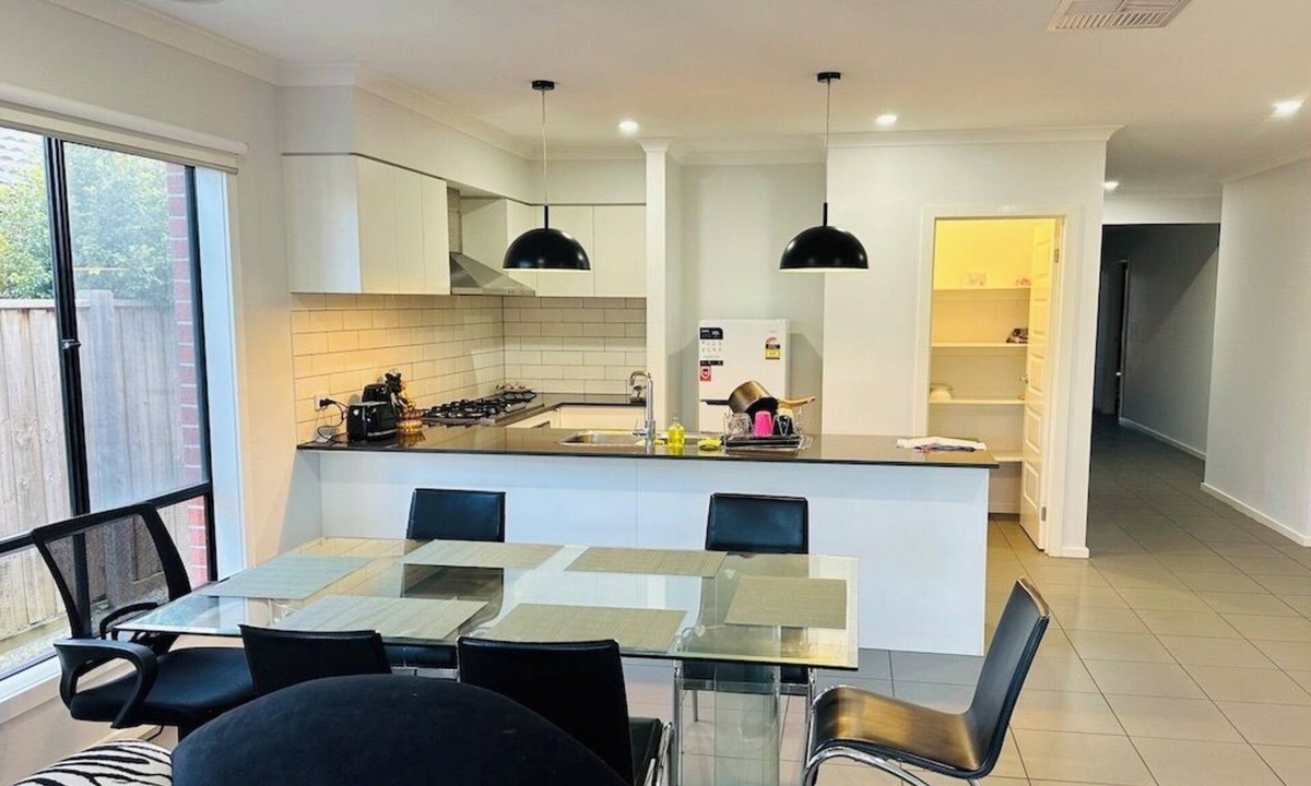 Beveridge House | Comfortable and tranquil space for holiday stay-over. 30 Min - Melb Airport!