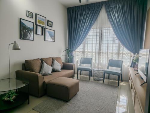 Bangi Sentral Apartment | Comfy Tokma's Home Bangi - FREE Wifi, Netflix, InfinityPool
