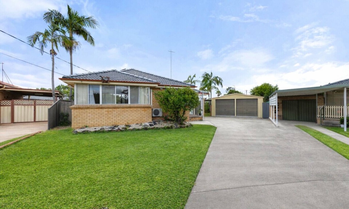 Werrington House | Contractors Welcome | Spacious 4BR+Free Parking