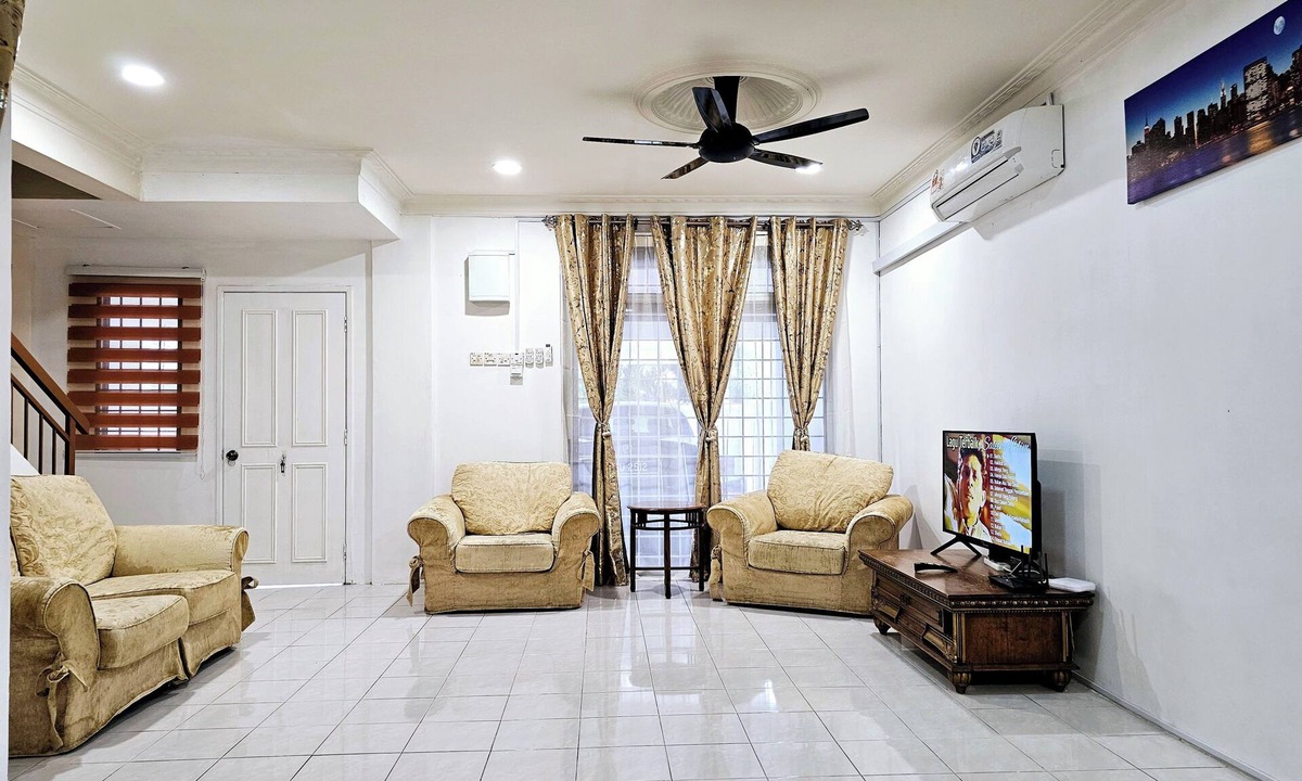Bandar Saujana Putra House | Convenient & Comfortable Family Homestay at Bandar Saujana Putra