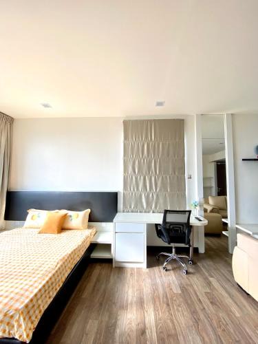 Kampung Bukit Dukong Apartment | Corner Unit Landmark Residence 2, High Floor, Nice View, WiFi & Tvbox, Free Parking