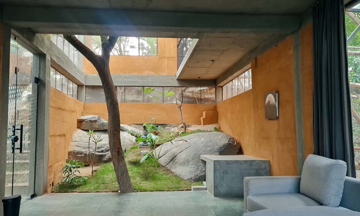 Hosur Hotel | Cosmic Reverie