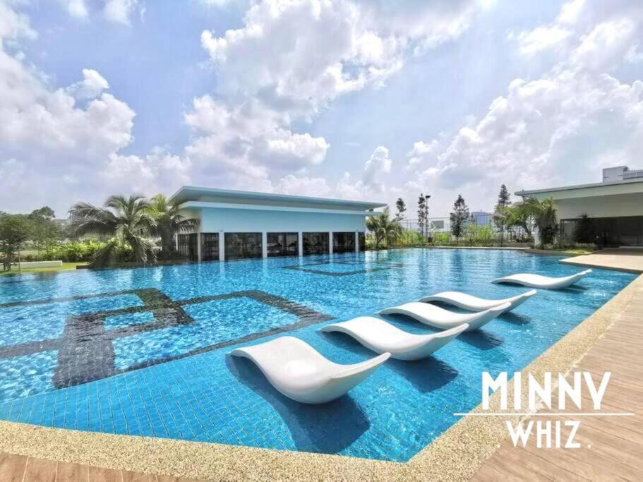 Kampung Bukit Dukong Apartment | Couple Suite Trader Garden Pool View #16