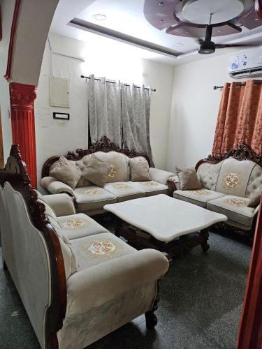 Mylapore Tiruvallikk House | Cozy Guest Room with shared kitchen and living in Chennai with Shared Facilities